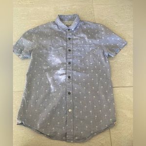 Blue short sleeve 🌴 buttons down 🏖